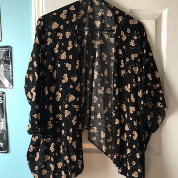 Brandy Melville Tops - Brandy Melville sunflower kimono